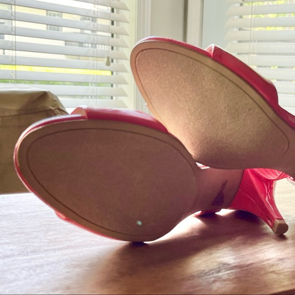 Pink T-strap sandals by Karen Scott, size 11, never worn - Picture 2 of 4